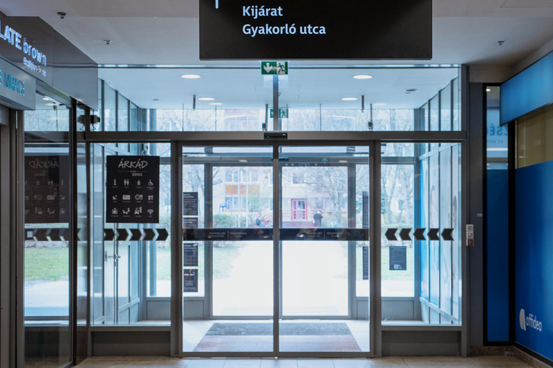 Árkád bevásárlóközpont automatikus tolóajtók