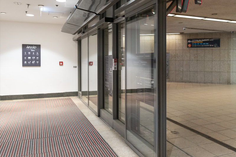 Árkád bevásárlóközpont automatikus tolóajtók
